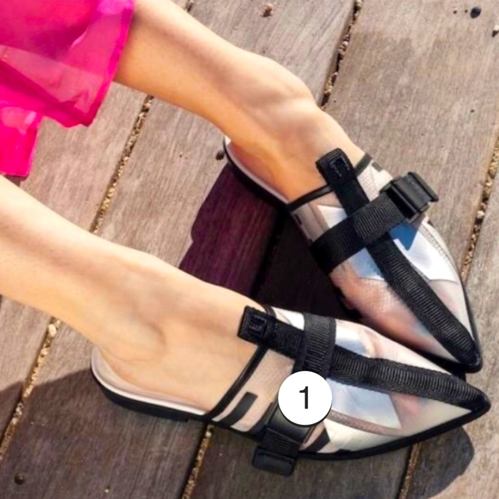 Size 6. Beautiful unique shoes! Very comfortable! New